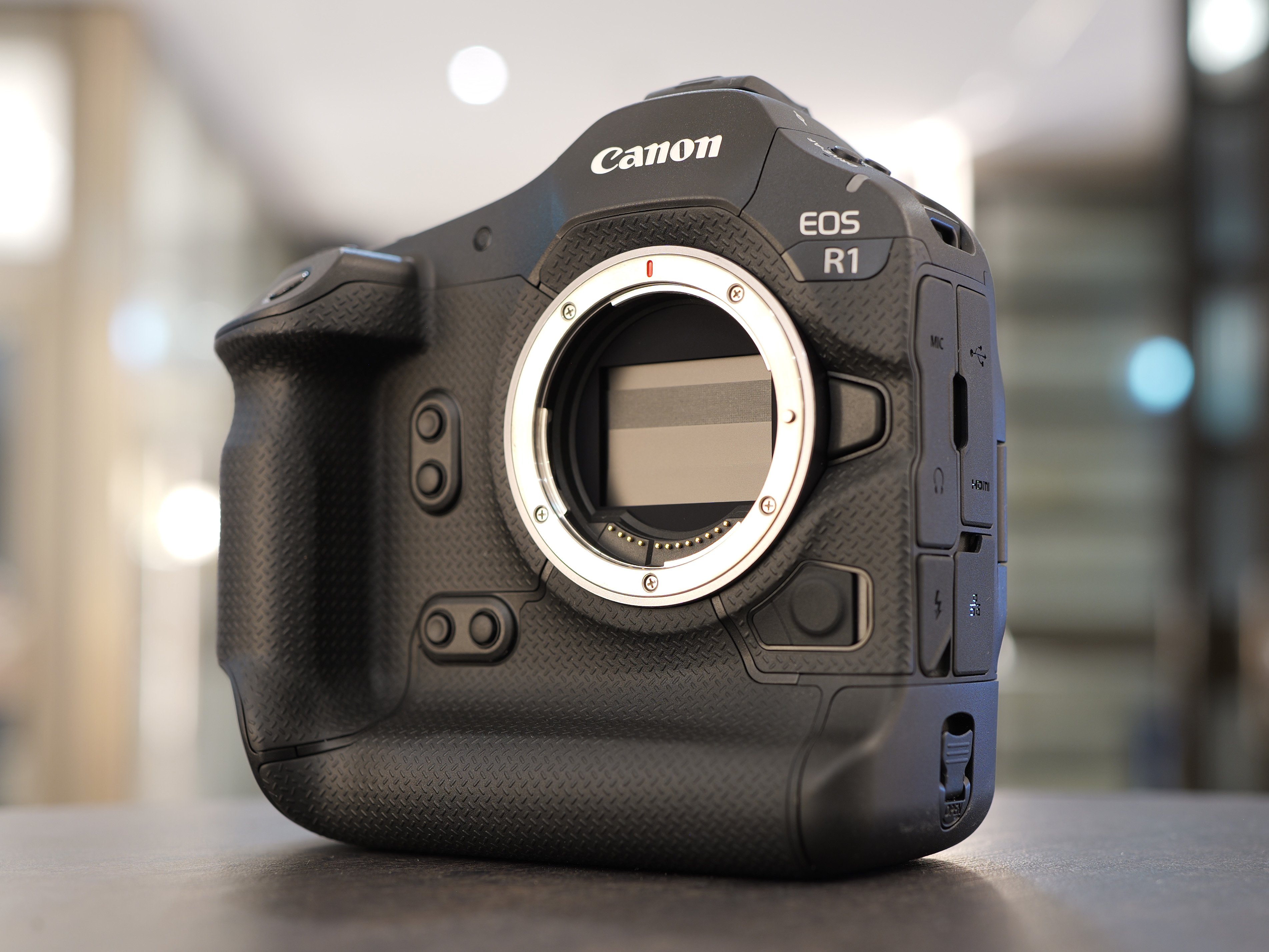 canon-eos-r1-hero-1
